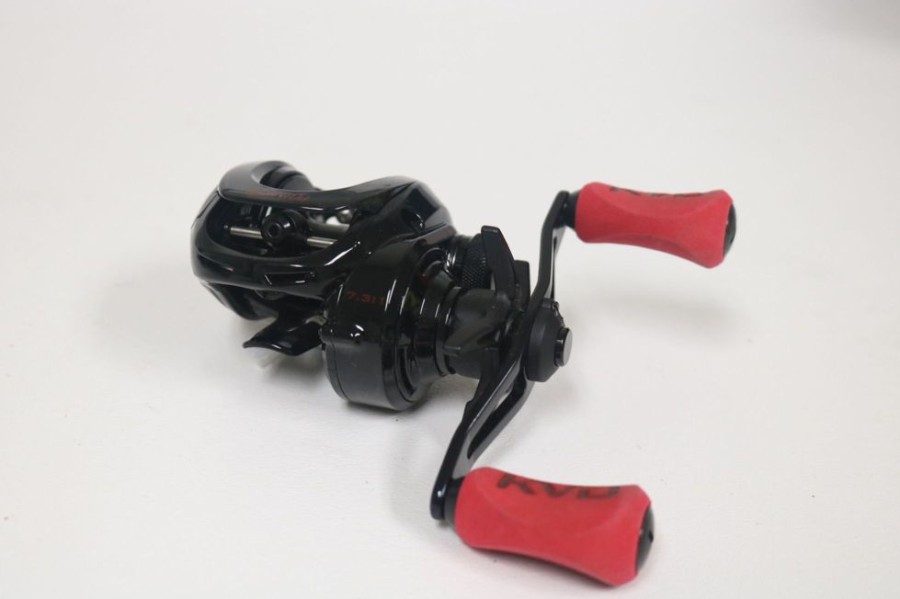 Used Quantum Casting Reels | Quantum Smokes3 7.3:1 Casting Reel -- Used - Very Good Condition- American Legacy Fishing, G Loomis Superstore